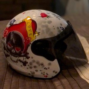 GLX women’s full head helmet. Like new. Size S